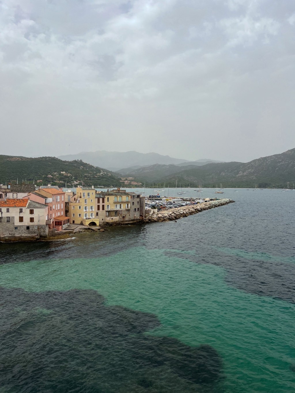 sand storm vs  girl on&nbsp;holiday